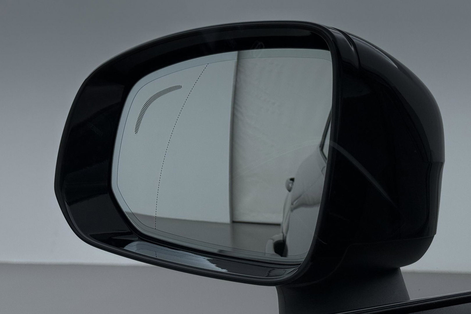 Volvo XC90 T8 Recharge R-Design | Luchtvering | B&W | Panoramadak | Stoelventilatie+Massage | 360° Camera | Head-up | Trekhaak