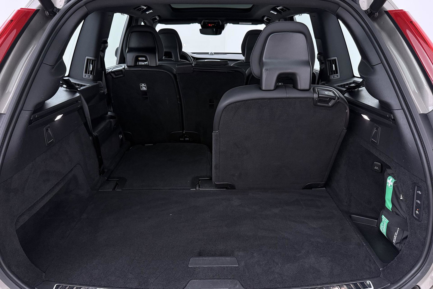 Volvo XC90 T8 Recharge R-Design | Luchtvering | B&W | Panoramadak | Stoelventilatie+Massage | 360° Camera | Head-up | Trekhaak