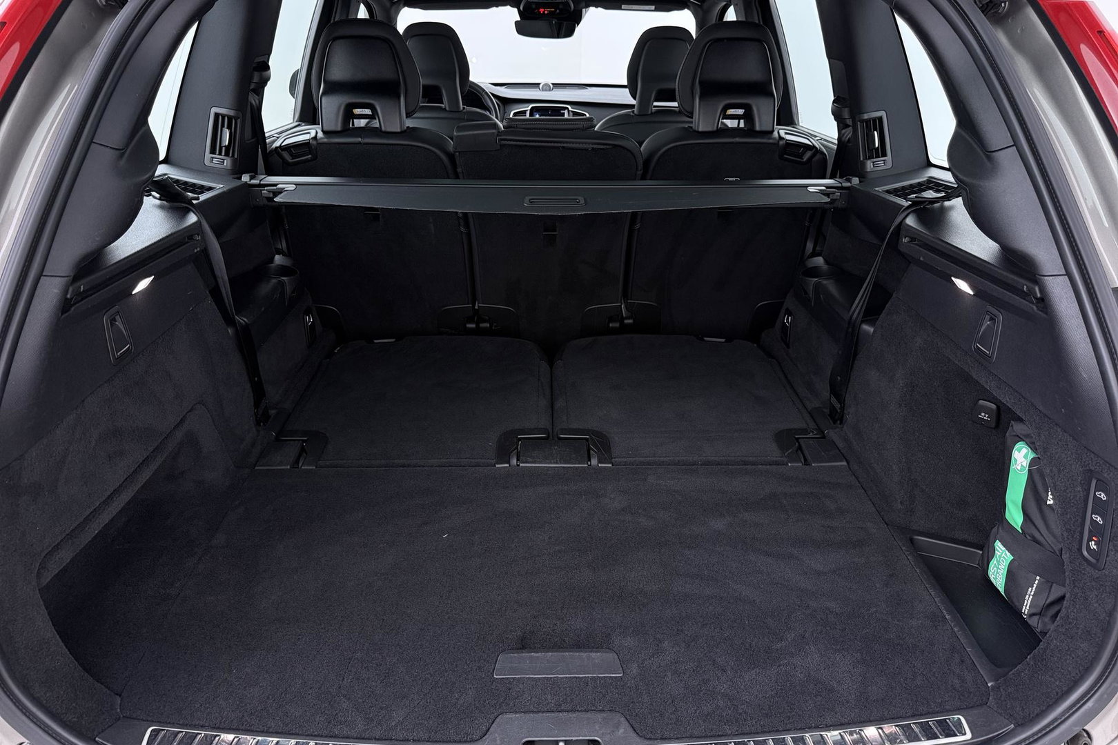 Volvo XC90 T8 Recharge R-Design | Luchtvering | B&W | Panoramadak | Stoelventilatie+Massage | 360° Camera | Head-up | Trekhaak