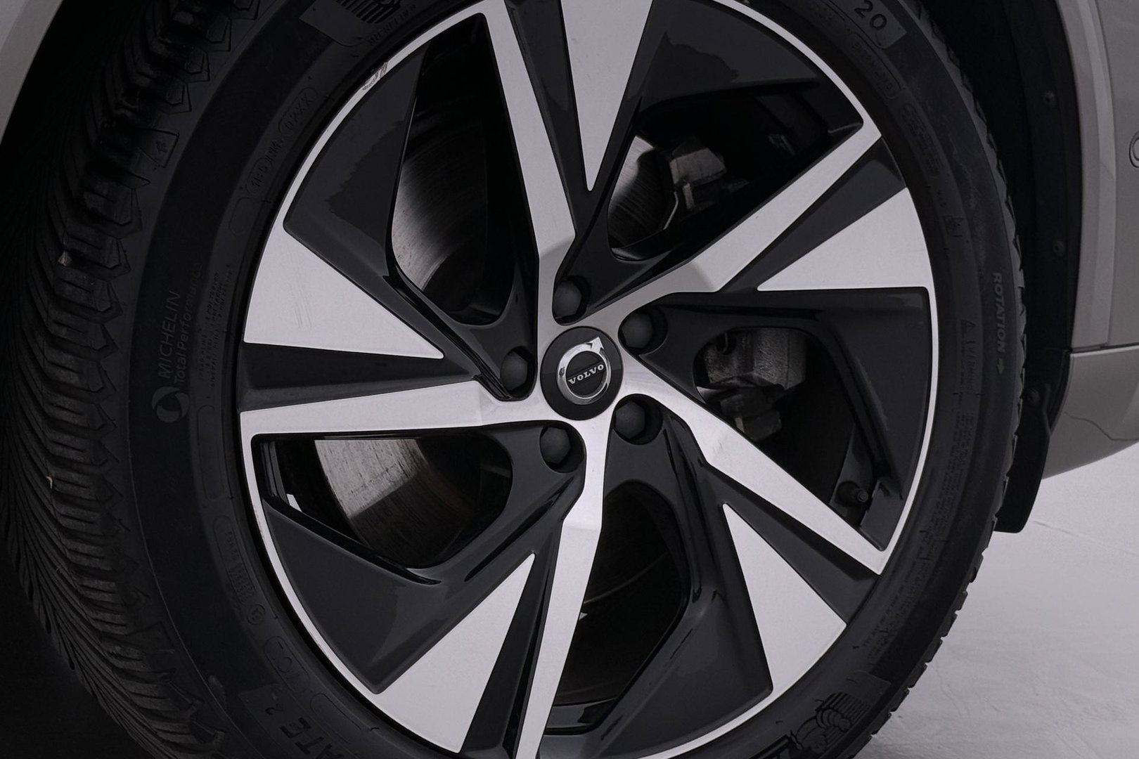 Volvo XC90 T8 Recharge R-Design | Luchtvering | B&W | Panoramadak | Stoelventilatie+Massage | 360° Camera | Head-up | Trekhaak