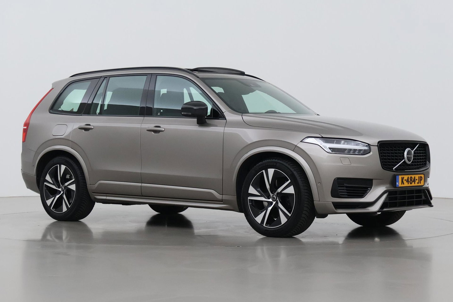 Volvo XC90 T8 Recharge R-Design | Luchtvering | B&W | Panoramadak | Stoelventilatie+Massage | 360° Camera | Head-up | Trekhaak