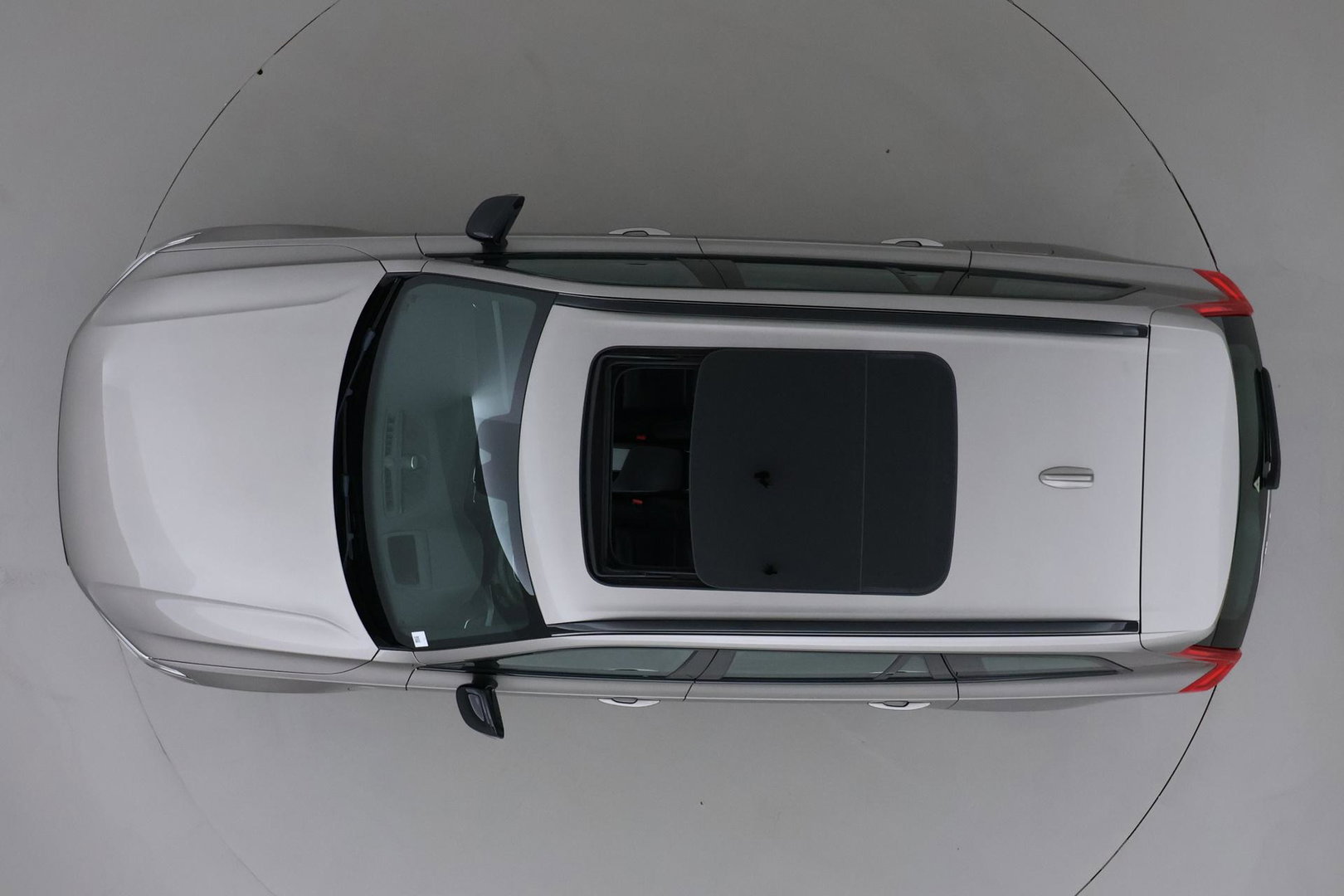 Volvo XC90 T8 Recharge R-Design | Luchtvering | B&W | Panoramadak | Stoelventilatie+Massage | 360° Camera | Head-up | Trekhaak