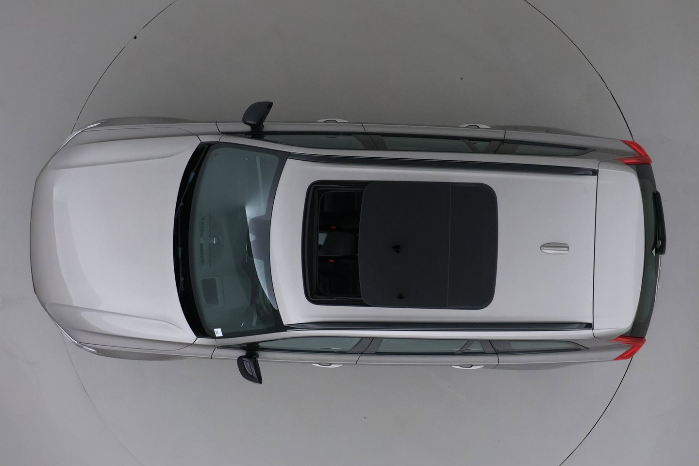 Volvo XC90 T8 Recharge R-Design | Luchtvering | B&W | Panoramadak | Stoelventilatie+Massage | 360° Camera | Head-up | Trekhaak