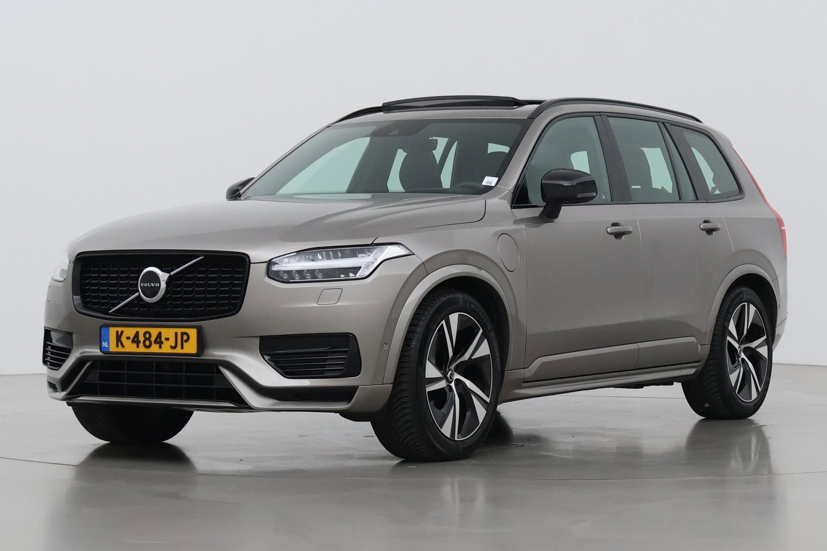 Volvo XC90 T8 Recharge R-Design | Luchtvering | B&W | Panoramadak | Stoelventilatie+Massage | 360° Camera | Head-up | Trekhaak