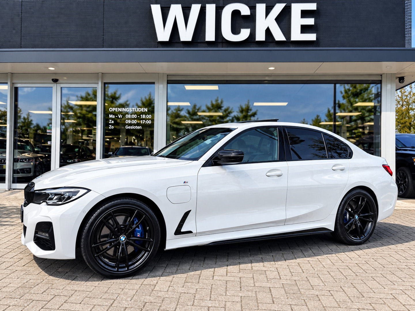 BMW 3-serie 330e High Executive M Pakket Dakje Leder Trekhaak HeadUp