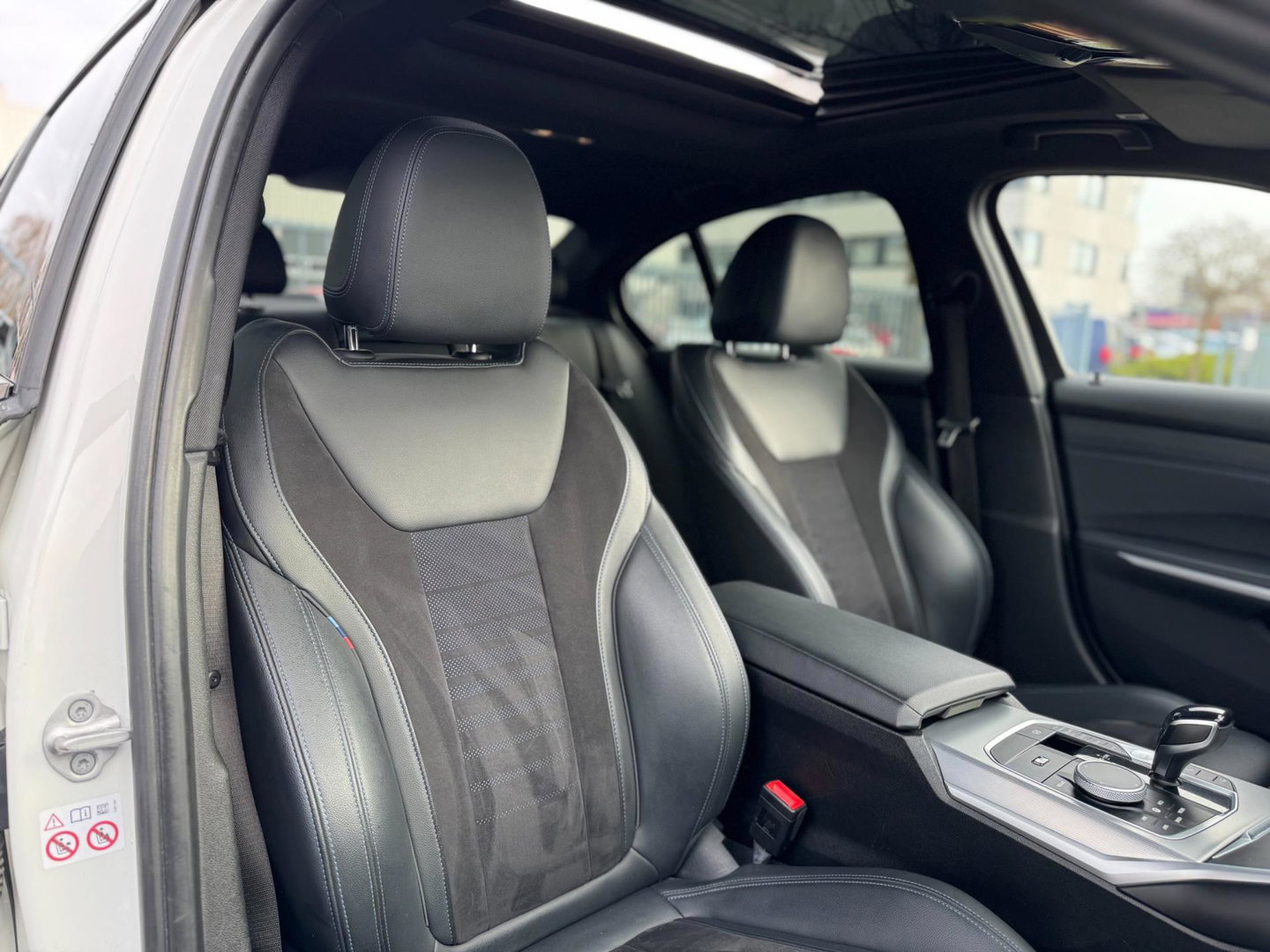 BMW 3-serie 330e High Executive M Pakket Dakje Leder Trekhaak HeadUp
