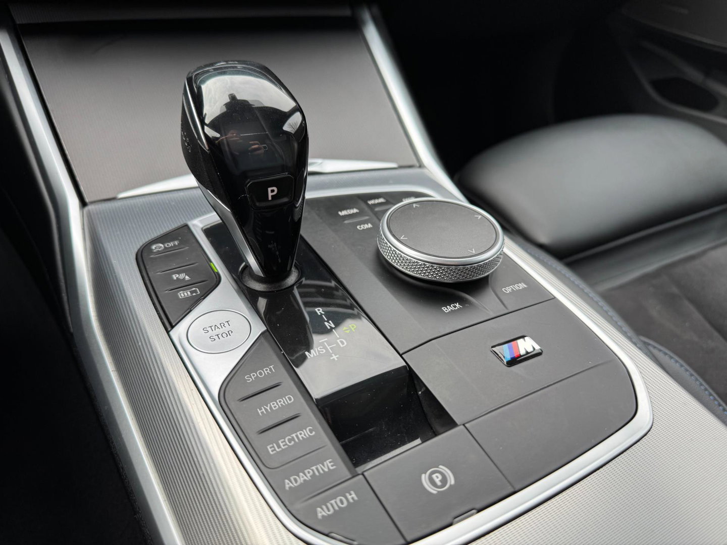 BMW 3-serie 330e High Executive M Pakket Dakje Leder Trekhaak HeadUp