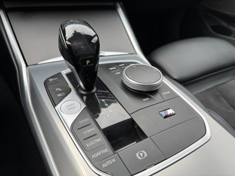 BMW 3-serie 330e High Executive M Pakket Dakje Leder Trekhaak HeadUp