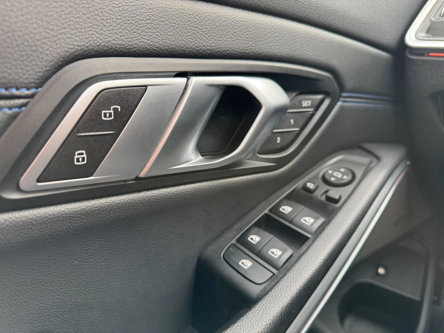 BMW 3-serie 330e High Executive M Pakket Dakje Leder Trekhaak HeadUp