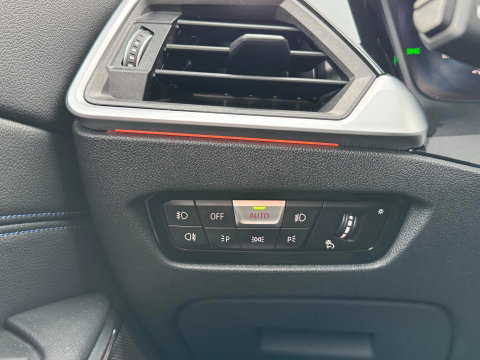 BMW 3-serie 330e High Executive M Pakket Dakje Leder Trekhaak HeadUp