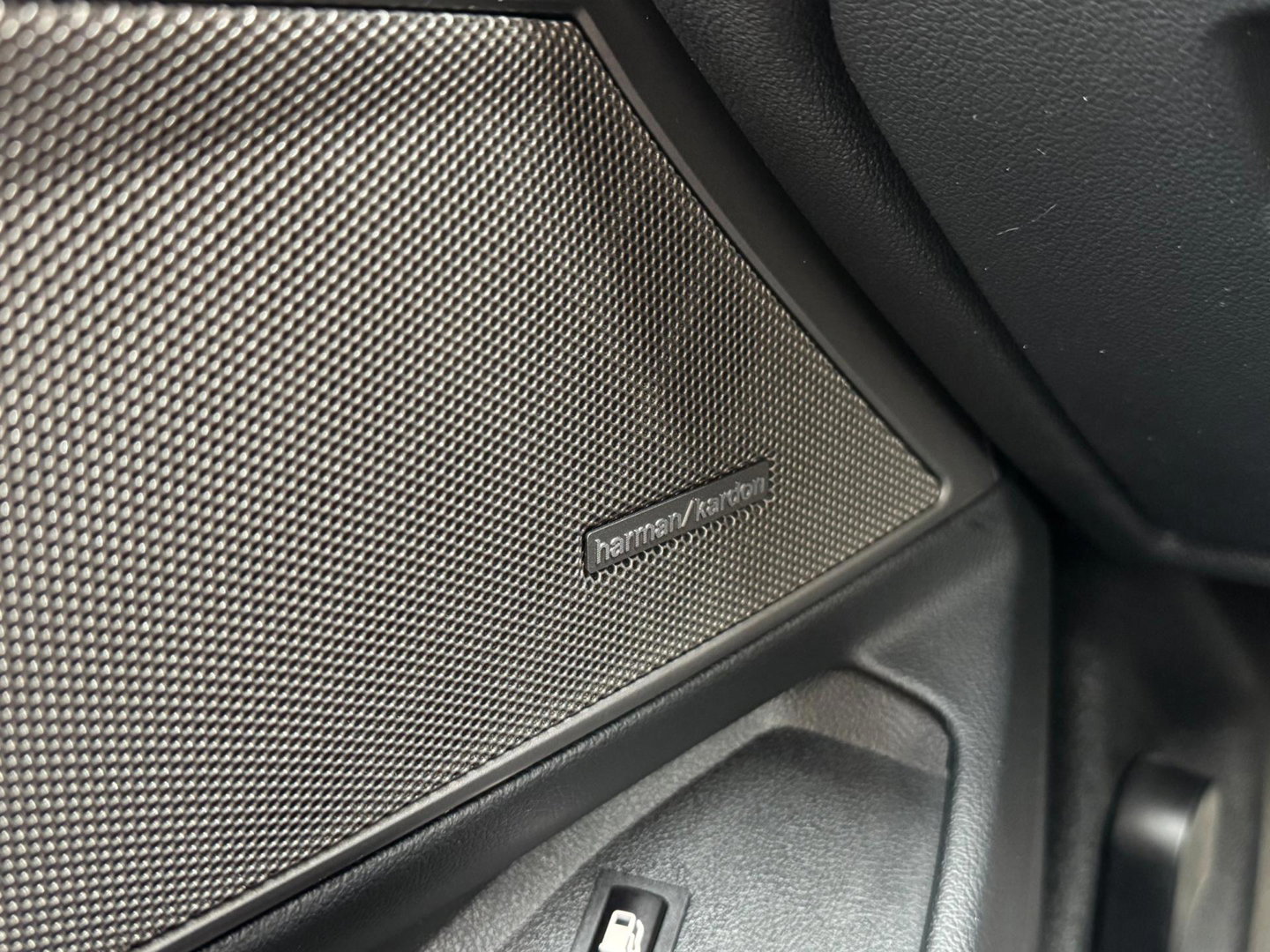 BMW 3-serie 330e High Executive M Pakket Dakje Leder Trekhaak HeadUp