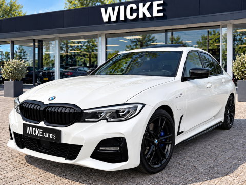 BMW 3-serie 330e High Executive M Pakket Dakje Leder Trekhaak HeadUp