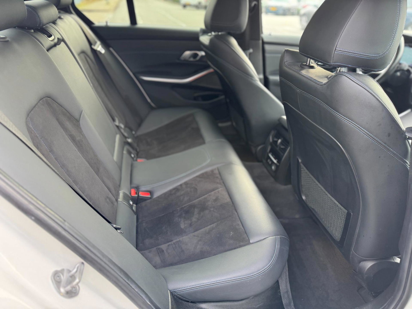 BMW 3-serie 330e High Executive M Pakket Dakje Leder Trekhaak HeadUp