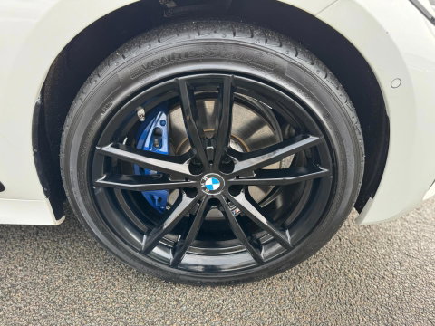 BMW 3-serie 330e High Executive M Pakket Dakje Leder Trekhaak HeadUp