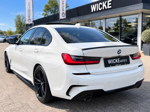 BMW 3-serie 330e High Executive M Pakket Dakje Leder Trekhaak HeadUp