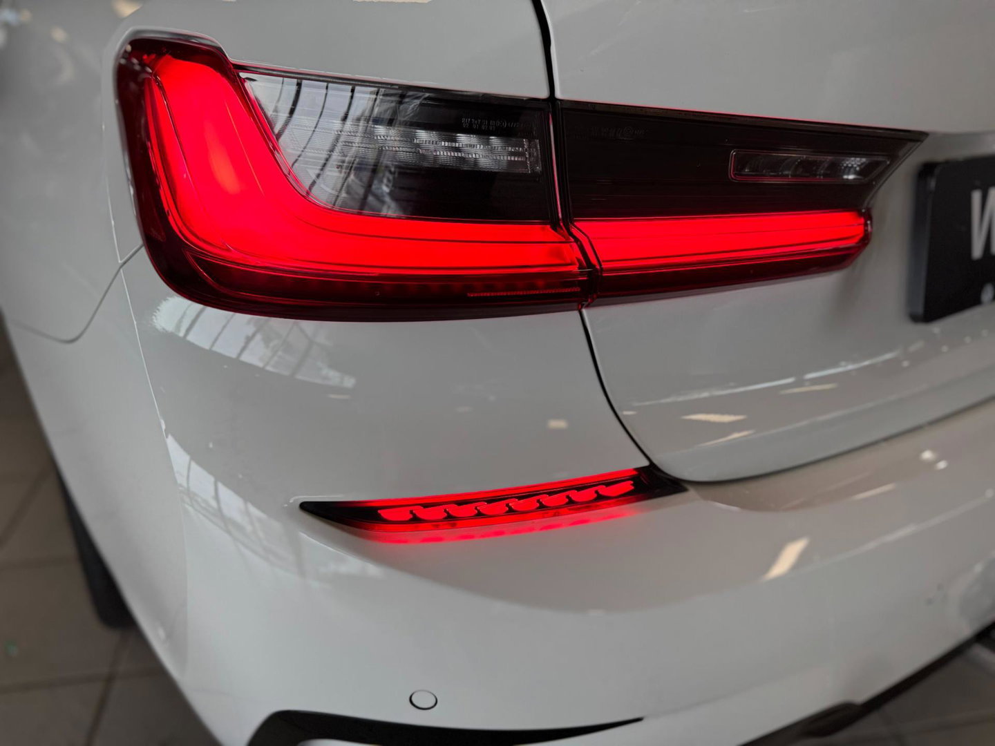 BMW 3-serie 330e High Executive M Pakket Dakje Leder Trekhaak HeadUp