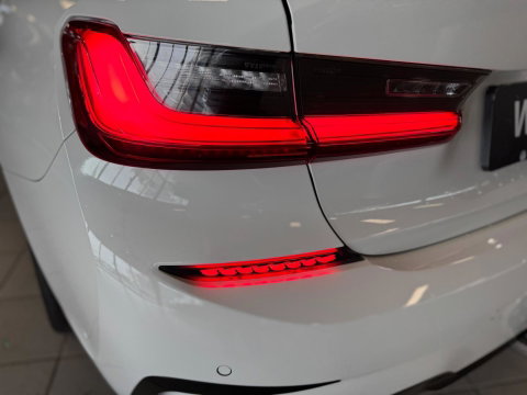 BMW 3-serie 330e High Executive M Pakket Dakje Leder Trekhaak HeadUp