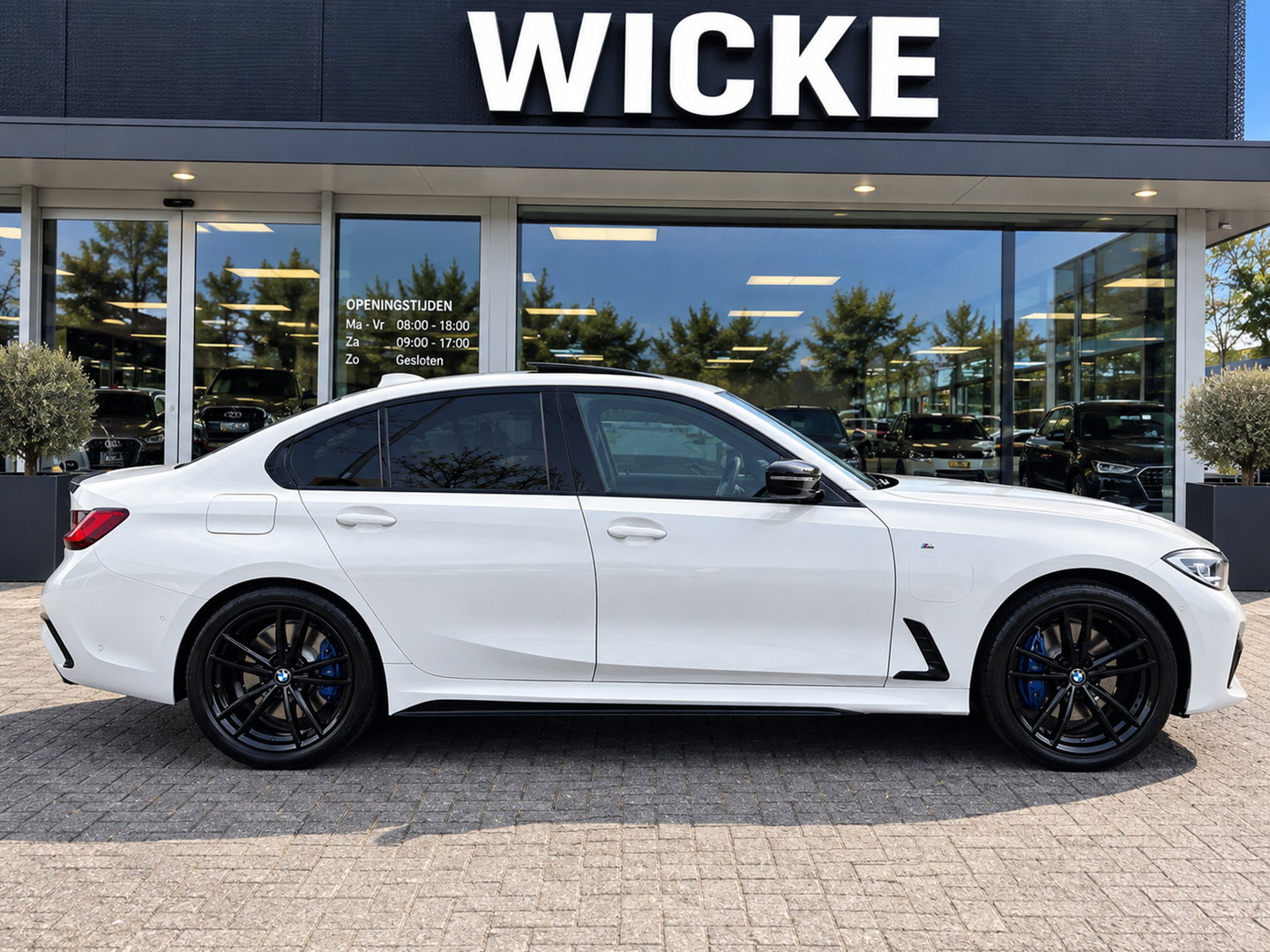 BMW 3-serie 330e High Executive M Pakket Dakje Leder Trekhaak HeadUp
