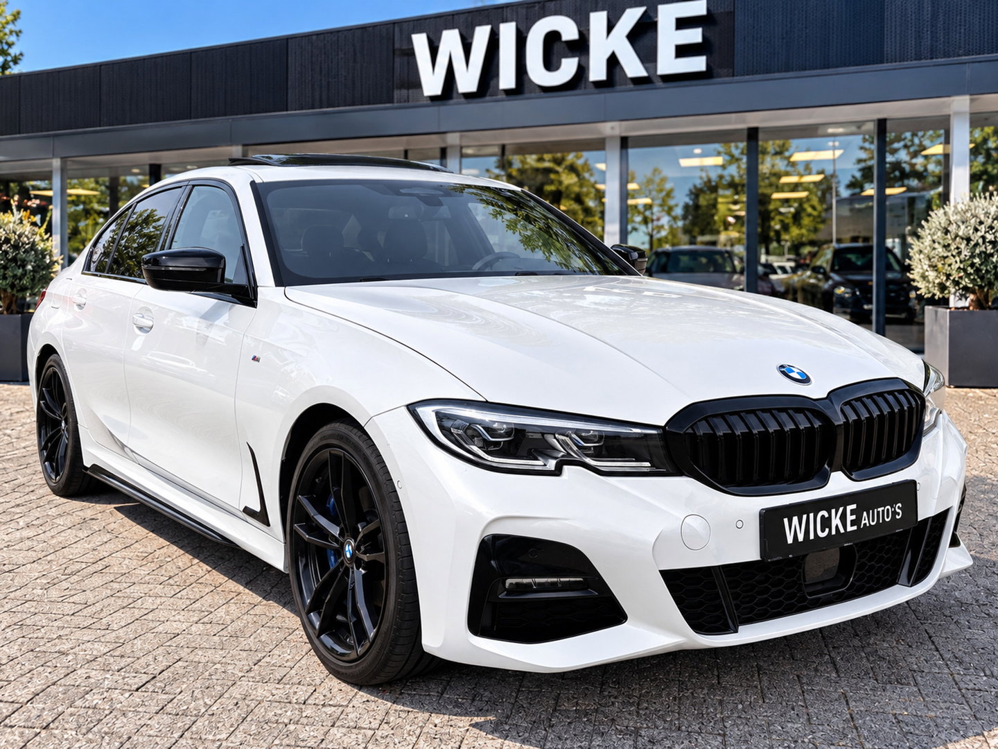 BMW 3-serie 330e High Executive M Pakket Dakje Leder Trekhaak HeadUp
