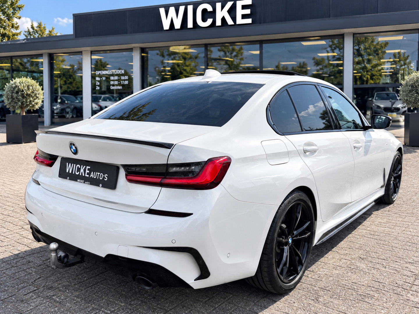 BMW 3-serie 330e High Executive M Pakket Dakje Leder Trekhaak HeadUp