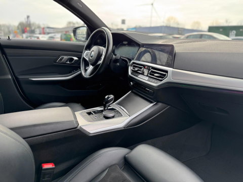 BMW 3-serie 330e High Executive M Pakket Dakje Leder Trekhaak HeadUp