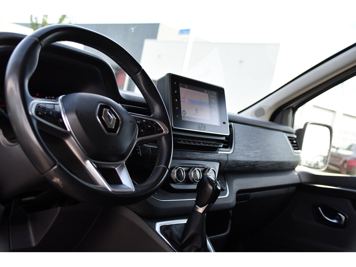 Renault Trafic 2.0 dCi 150 T29 L1H1 PB Edition Camer, Cruise, Carplay, LED, 2 x Schuifdeur, Automaat, Sensoren, CLIMA, Multimedia, 150pk, Keyless, Uniek!