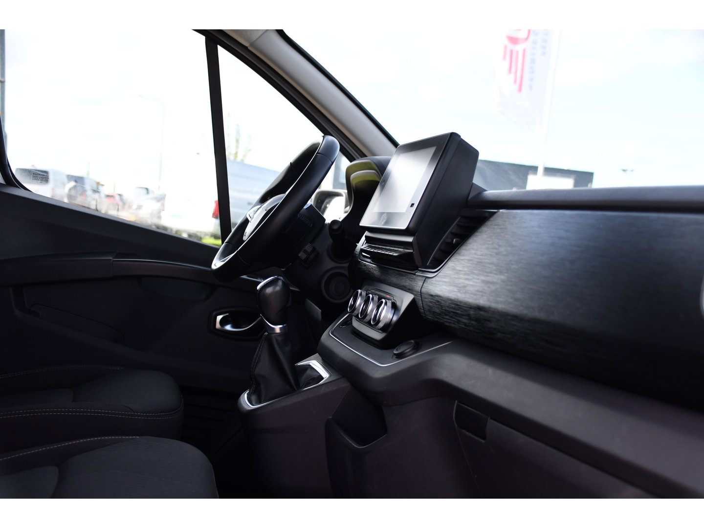 Renault Trafic 2.0 dCi 150 T29 L1H1 PB Edition Camer, Cruise, Carplay, LED, 2 x Schuifdeur, Automaat, Sensoren, CLIMA, Multimedia, 150pk, Keyless, Uniek!