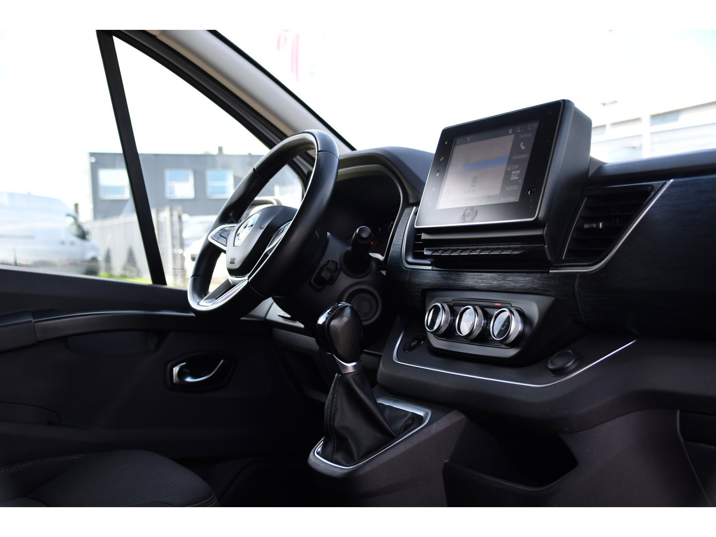 Renault Trafic 2.0 dCi 150 T29 L1H1 PB Edition Camer, Cruise, Carplay, LED, 2 x Schuifdeur, Automaat, Sensoren, CLIMA, Multimedia, 150pk, Keyless, Uniek!