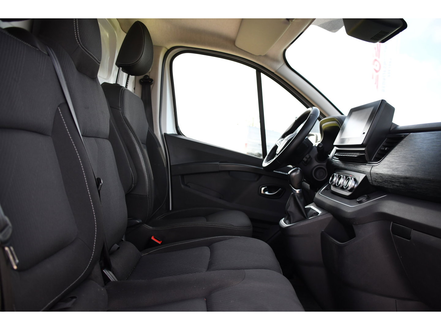 Renault Trafic 2.0 dCi 150 T29 L1H1 PB Edition Camer, Cruise, Carplay, LED, 2 x Schuifdeur, Automaat, Sensoren, CLIMA, Multimedia, 150pk, Keyless, Uniek!