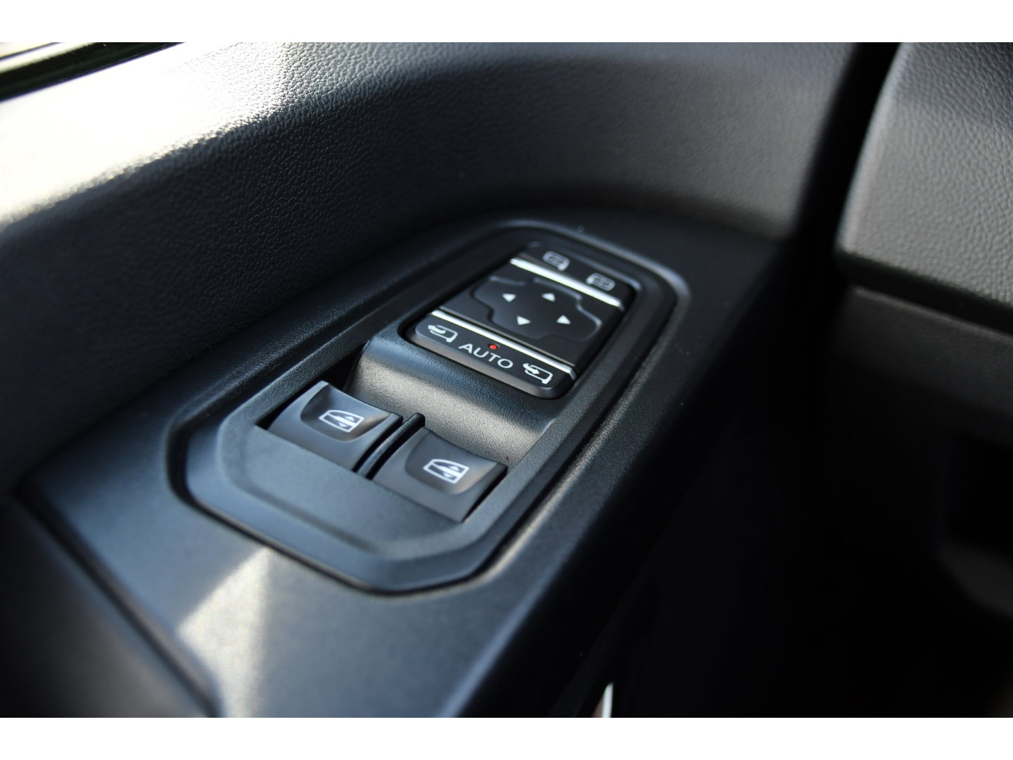 Renault Trafic 2.0 dCi 150 T29 L1H1 PB Edition Camer, Cruise, Carplay, LED, 2 x Schuifdeur, Automaat, Sensoren, CLIMA, Multimedia, 150pk, Keyless, Uniek!