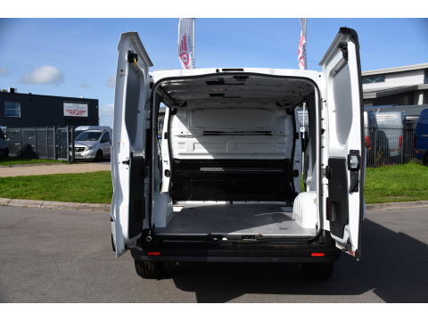 Renault Trafic 2.0 dCi 150 T29 L1H1 PB Edition Camer, Cruise, Carplay, LED, 2 x Schuifdeur, Automaat, Sensoren, CLIMA, Multimedia, 150pk, Keyless, Uniek!