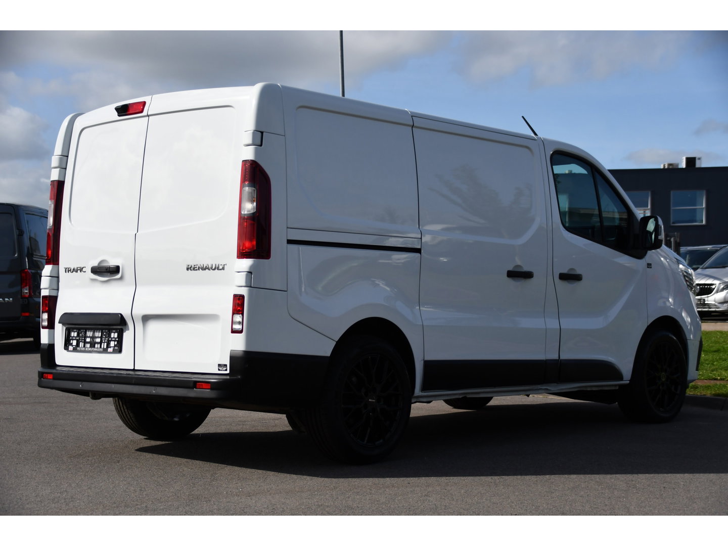 Renault Trafic 2.0 dCi 150 T29 L1H1 PB Edition Camer, Cruise, Carplay, LED, 2 x Schuifdeur, Automaat, Sensoren, CLIMA, Multimedia, 150pk, Keyless, Uniek!