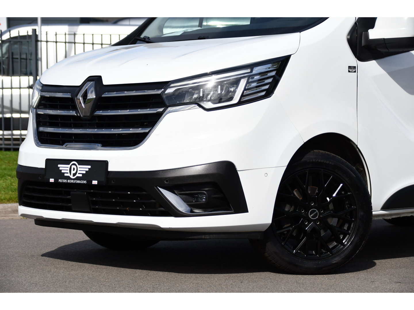 Renault Trafic 2.0 dCi 150 T29 L1H1 PB Edition Camer, Cruise, Carplay, LED, 2 x Schuifdeur, Automaat, Sensoren, CLIMA, Multimedia, 150pk, Keyless, Uniek!