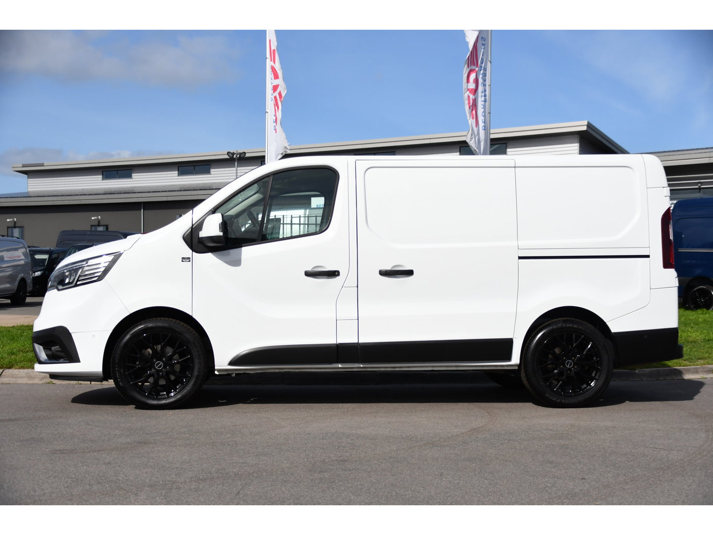 Renault Trafic 2.0 dCi 150 T29 L1H1 PB Edition Camer, Cruise, Carplay, LED, 2 x Schuifdeur, Automaat, Sensoren, CLIMA, Multimedia, 150pk, Keyless, Uniek!