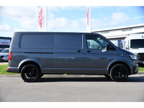 Volkswagen Transporter 2.0 TDI L2H1 Bulli Virtual, Adaptieve Cruise, Camera, Carplay, LED, 150pk, Stoelverwarming, Multimedia, Sensoren, Trekhaak, Uniek!