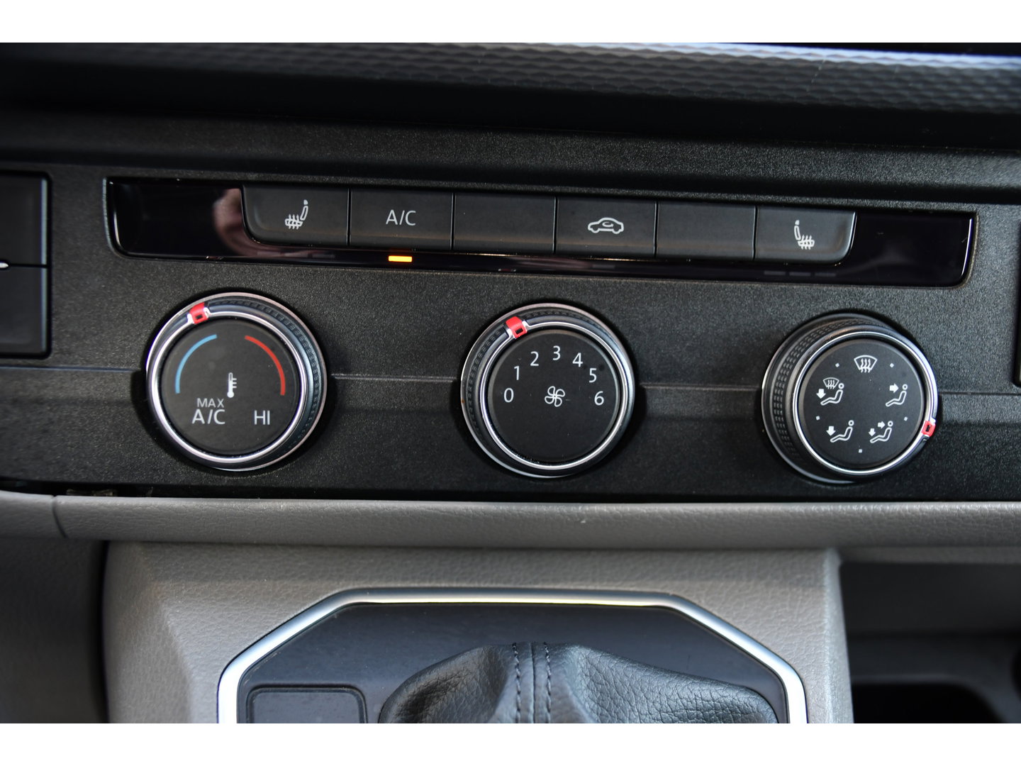 Volkswagen Transporter 2.0 TDI L2H1 Bulli Virtual, Adaptieve Cruise, Camera, Carplay, LED, 150pk, Stoelverwarming, Multimedia, Sensoren, Trekhaak, Uniek!
