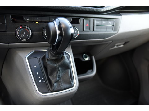 Volkswagen Transporter 2.0 TDI L2H1 Bulli Virtual, Adaptieve Cruise, Camera, Carplay, LED, 150pk, Stoelverwarming, Multimedia, Sensoren, Trekhaak, Uniek!