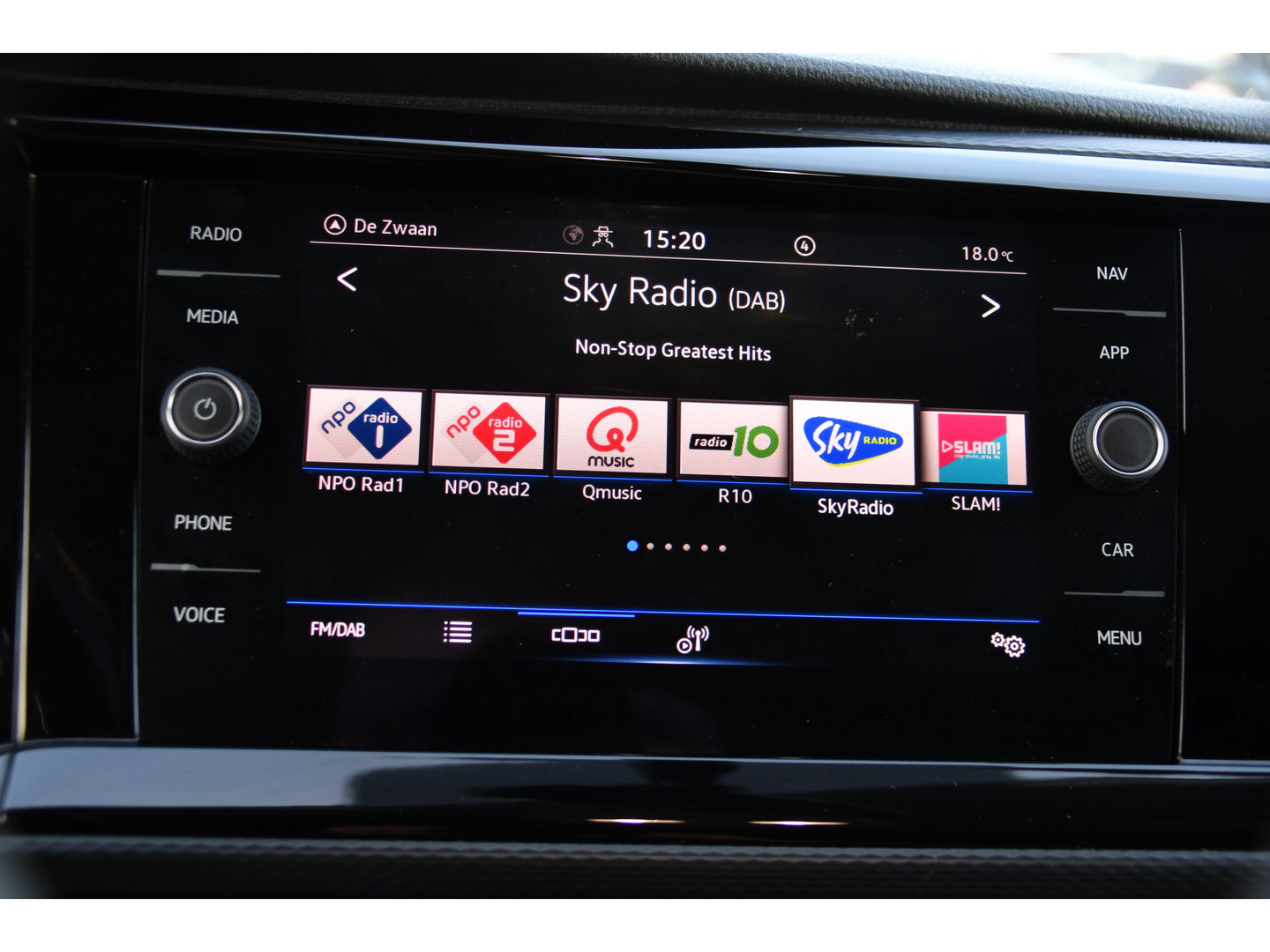 Volkswagen Transporter 2.0 TDI L2H1 Bulli Virtual, Adaptieve Cruise, Camera, Carplay, LED, 150pk, Stoelverwarming, Multimedia, Sensoren, Trekhaak, Uniek!
