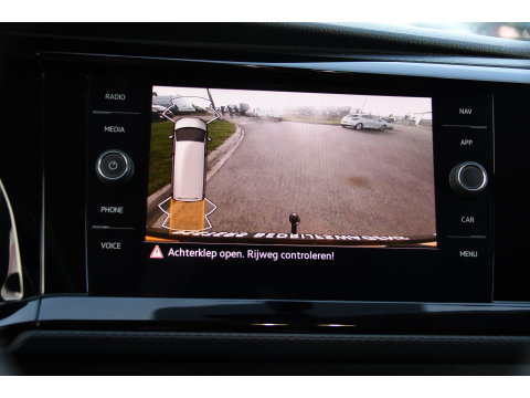 Volkswagen Transporter 2.0 TDI L2H1 Bulli Virtual, Adaptieve Cruise, Camera, Carplay, LED, 150pk, Stoelverwarming, Multimedia, Sensoren, Trekhaak, Uniek!
