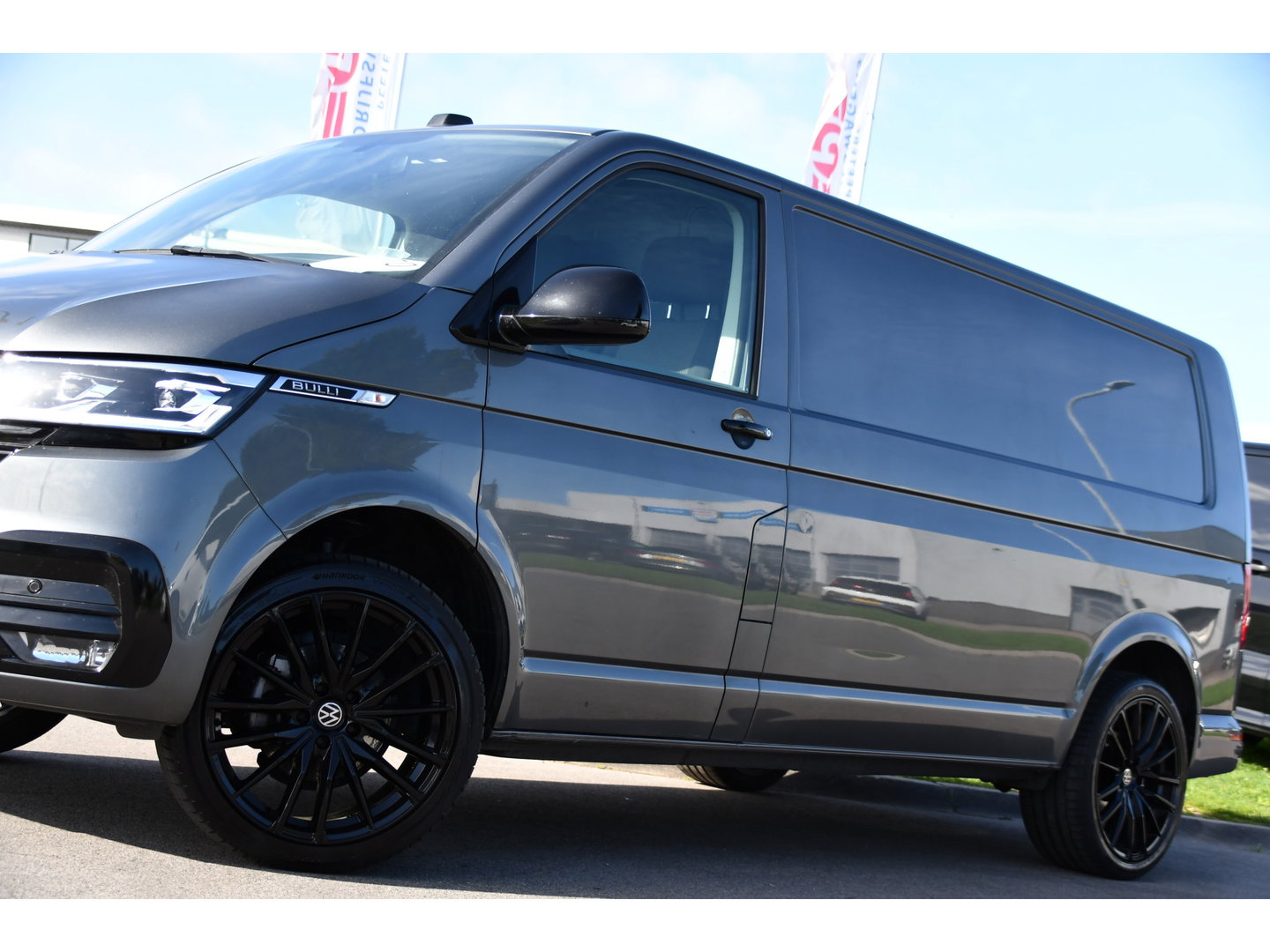 Volkswagen Transporter 2.0 TDI L2H1 Bulli Virtual, Adaptieve Cruise, Camera, Carplay, LED, 150pk, Stoelverwarming, Multimedia, Sensoren, Trekhaak, Uniek!