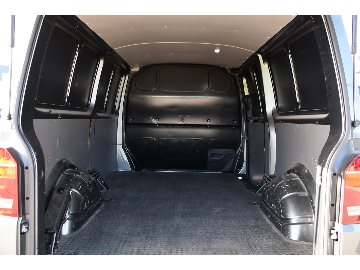 Volkswagen Transporter 2.0 TDI L2H1 Bulli Virtual, Adaptieve Cruise, Camera, Carplay, LED, 150pk, Stoelverwarming, Multimedia, Sensoren, Trekhaak, Uniek!