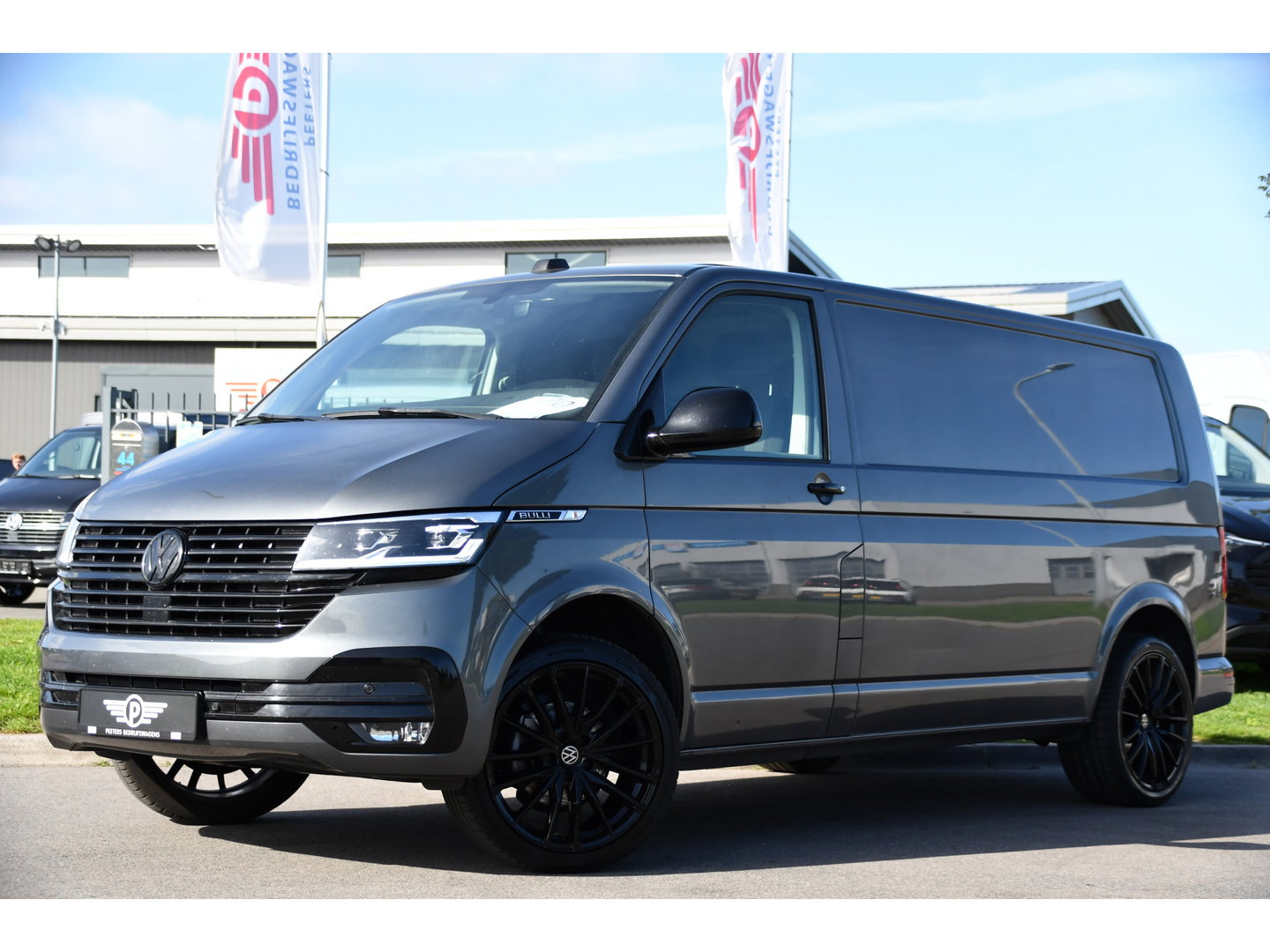 Volkswagen Transporter 2.0 TDI L2H1 Bulli Virtual, Adaptieve Cruise, Camera, Carplay, LED, 150pk, Stoelverwarming, Multimedia, Sensoren, Trekhaak, Uniek!