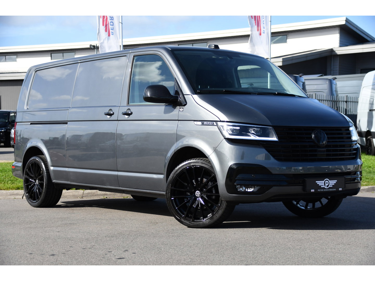 Volkswagen Transporter 2.0 TDI L2H1 Bulli Virtual, Adaptieve Cruise, Camera, Carplay, LED, 150pk, Stoelverwarming, Multimedia, Sensoren, Trekhaak, Uniek!