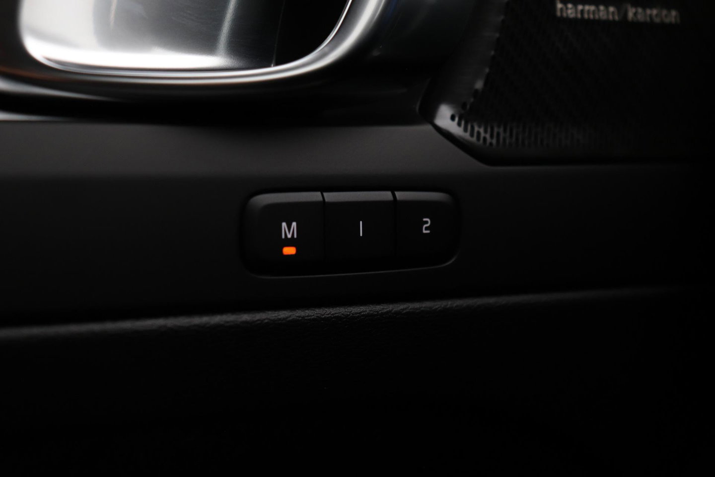 Volvo XC40 2.0 B3 Plus Black Edition | Harman/Kardon | BLIS | 360° Camera | Pilot Assist | Stoel+Stuurverwarming | Memory | ACC | 20 Inch