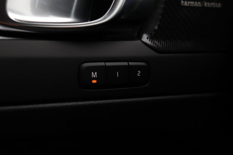 Volvo XC40 2.0 B3 Plus Black Edition | Harman/Kardon | BLIS | 360° Camera | Pilot Assist | Stoel+Stuurverwarming | Memory | ACC | 20 Inch