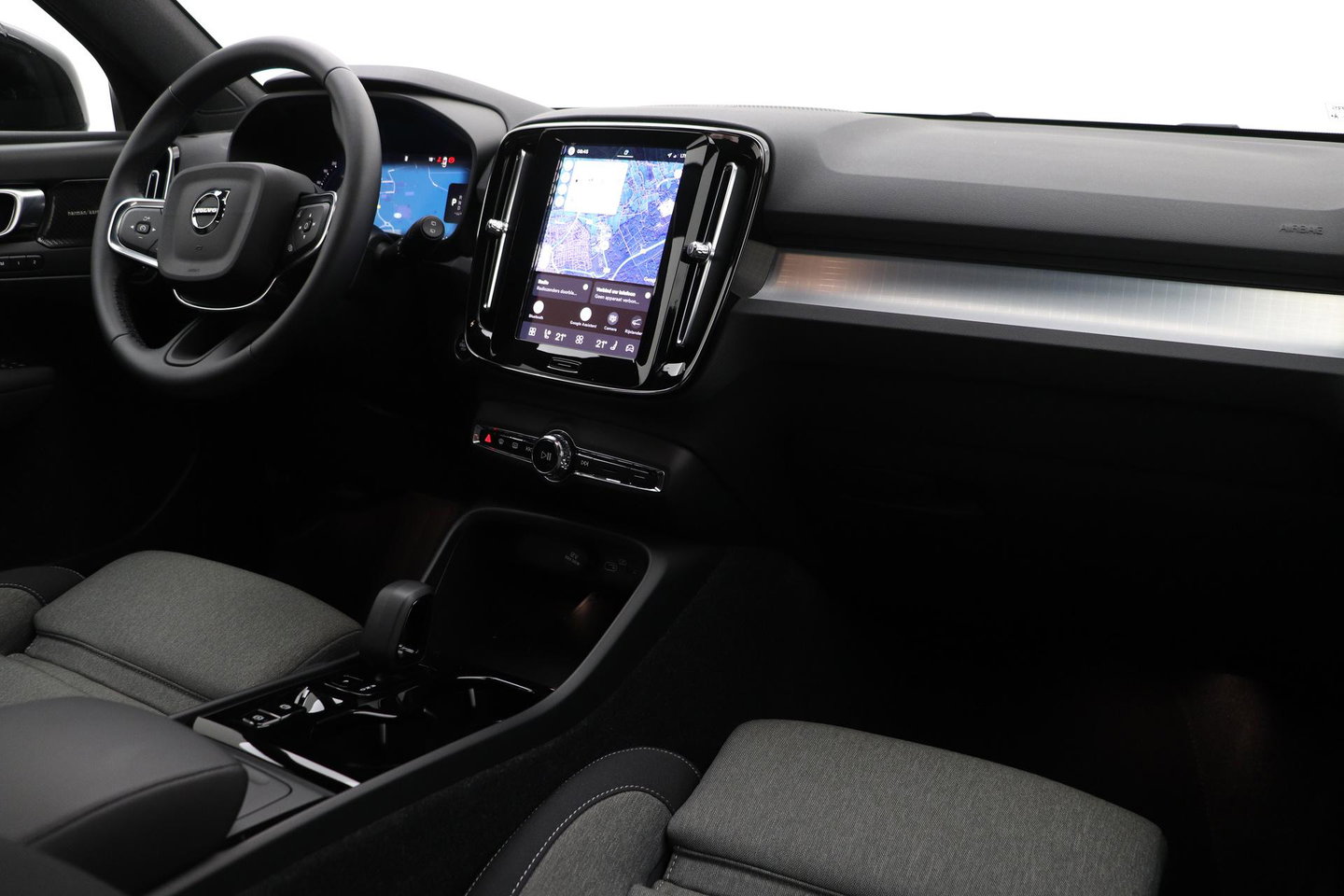 Volvo XC40 2.0 B3 Plus Black Edition | Harman/Kardon | BLIS | 360° Camera | Pilot Assist | Stoel+Stuurverwarming | Memory | ACC | 20 Inch
