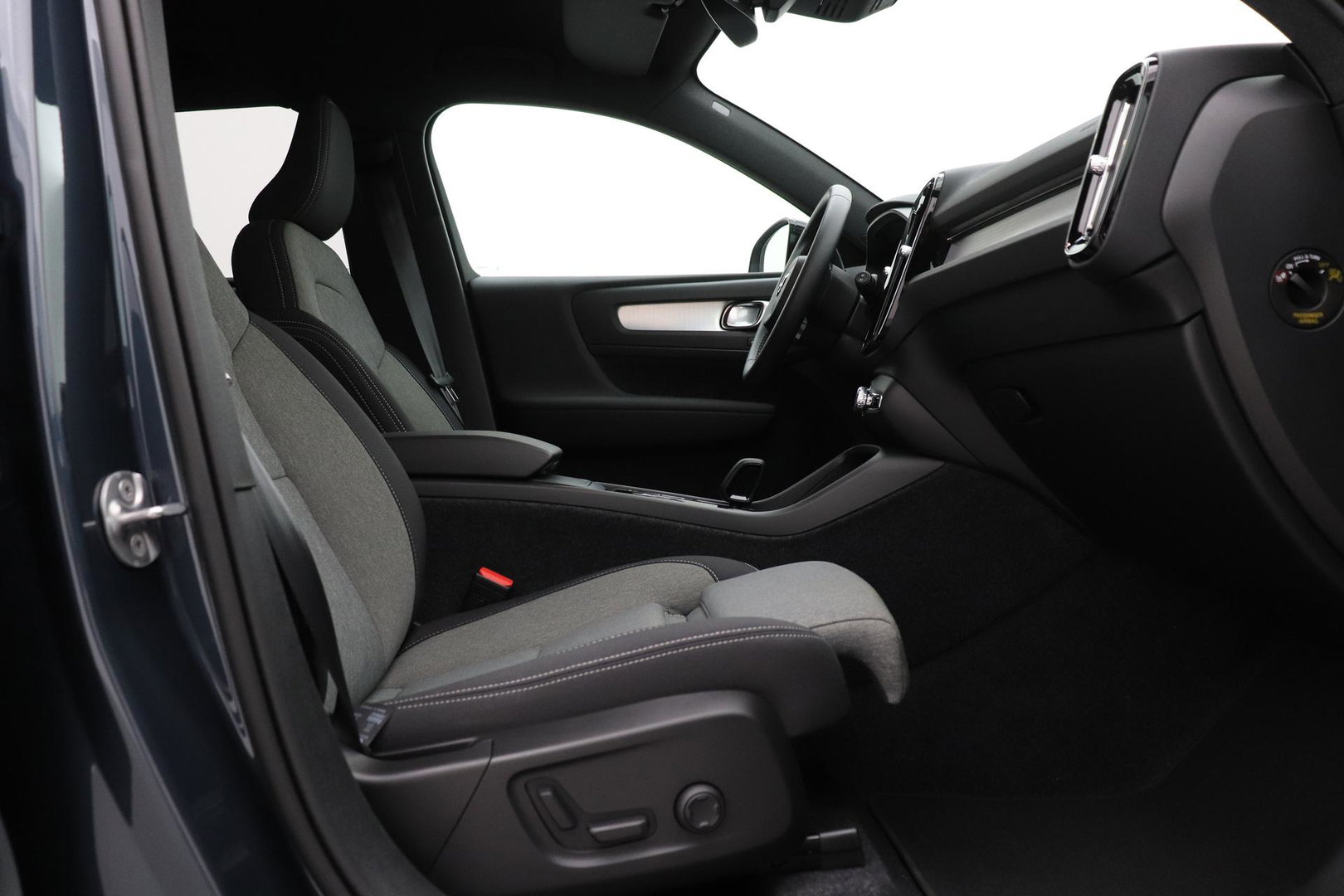 Volvo XC40 2.0 B3 Plus Black Edition | Harman/Kardon | BLIS | 360° Camera | Pilot Assist | Stoel+Stuurverwarming | Memory | ACC | 20 Inch
