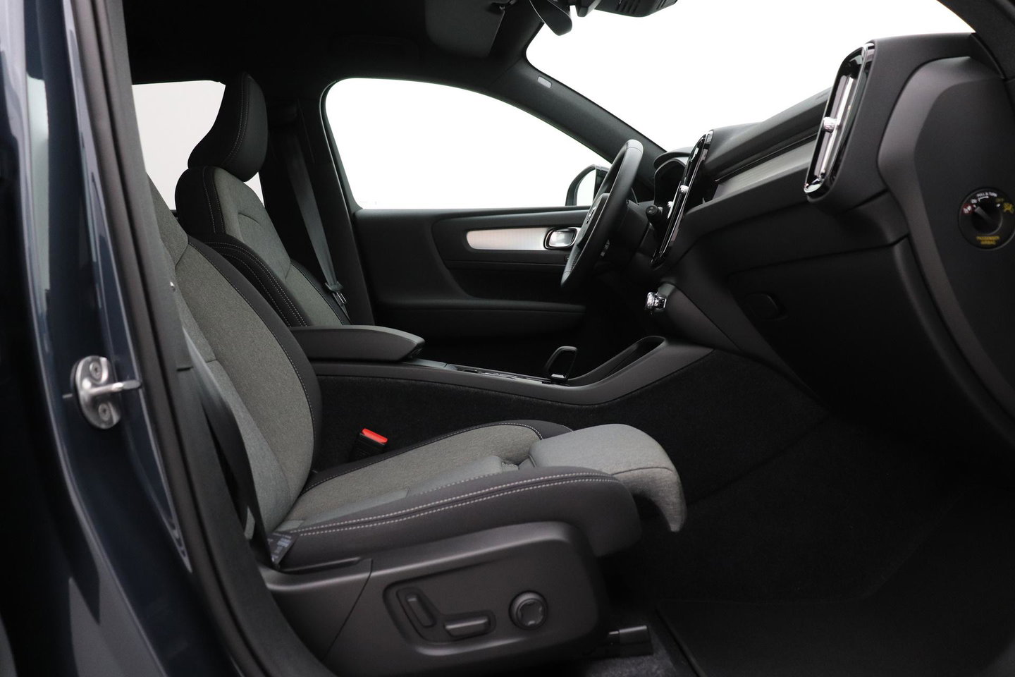 Volvo XC40 2.0 B3 Plus Black Edition | Harman/Kardon | BLIS | 360° Camera | Pilot Assist | Stoel+Stuurverwarming | Memory | ACC | 20 Inch