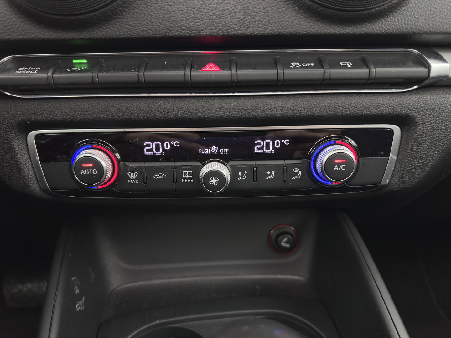 Audi A3 Sportback 1.4 e-tron PHEV Ambition Pro Line plus (Plug-in) Aut. *PANO | FULL-LED | BANG&OLUFSEN | SPORT-SEATS | DAB+ | KEYLESS | NAVI-FULLMAP | ECC | PDC | CRUISE | 18''ALU*