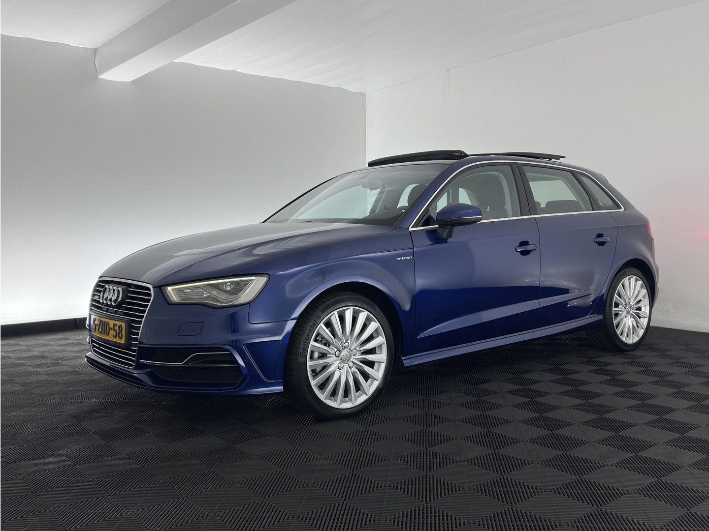 Audi A3 Sportback 1.4 e-tron PHEV Ambition Pro Line plus (Plug-in) Aut. *PANO | FULL-LED | BANG&OLUFSEN | SPORT-SEATS | DAB+ | KEYLESS | NAVI-FULLMAP | ECC | PDC | CRUISE | 18''ALU*